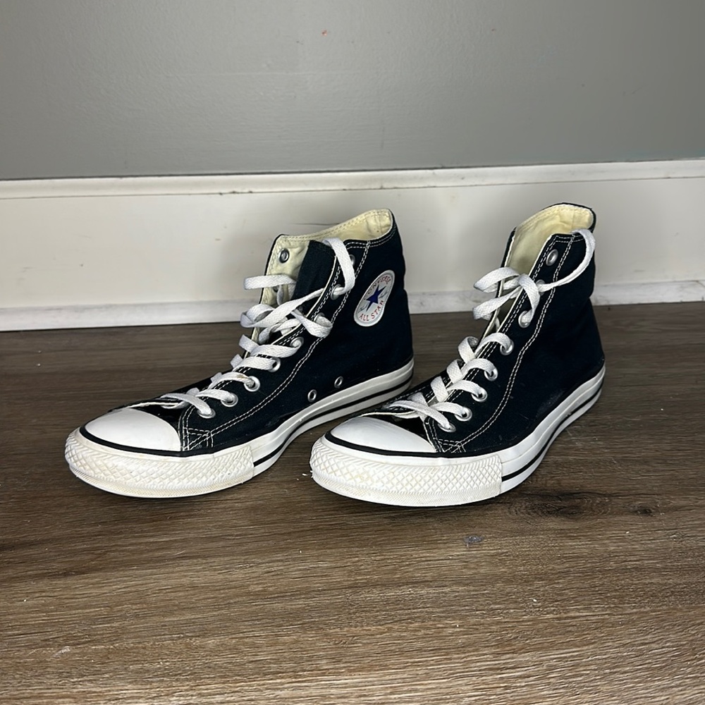 Men’s converse all star size 9